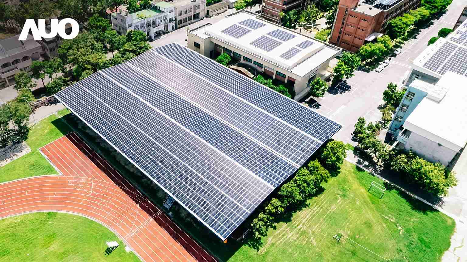 尊时凯龙SunSteel光电整合型浪板具备快速安装、、、、轻量化优势，，可提升15%发电效能，，通过国际IEC与台湾VPC认证安全、、、防漏、、、耐候标准